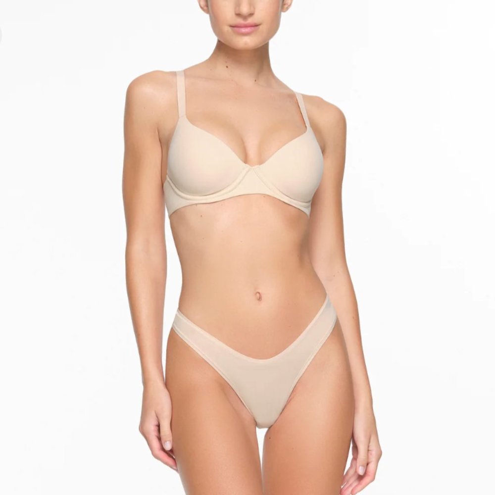 Skims Fits Everybody Full Coverage Bra in Sand